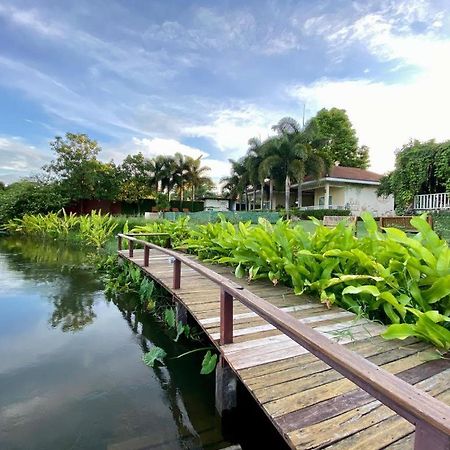 Ruen Maihom Riverside Cottage Kanchanaburi Bagian luar foto