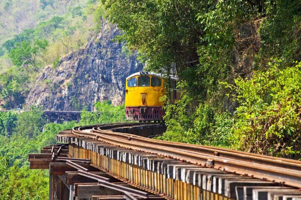 Ruen Maihom Riverside Cottage Kanchanaburi Bagian luar foto