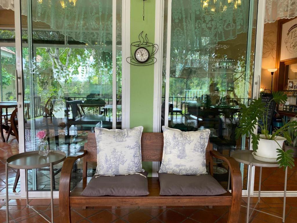 Ruen Maihom Riverside Cottage Kanchanaburi Bagian luar foto