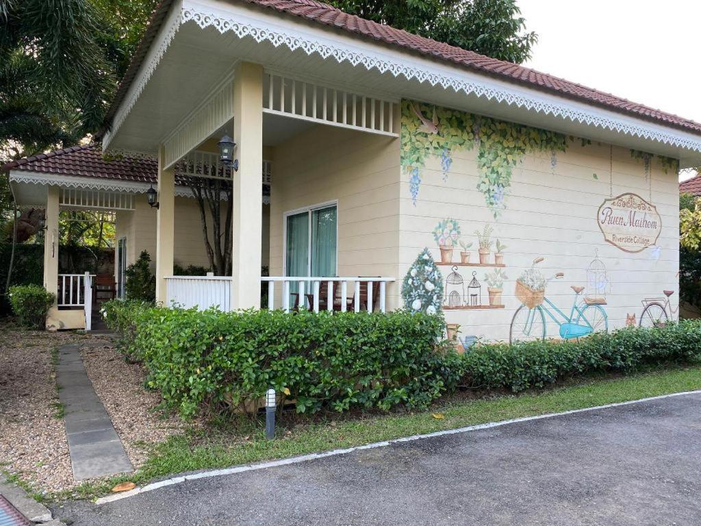 Ruen Maihom Riverside Cottage Kanchanaburi Bagian luar foto