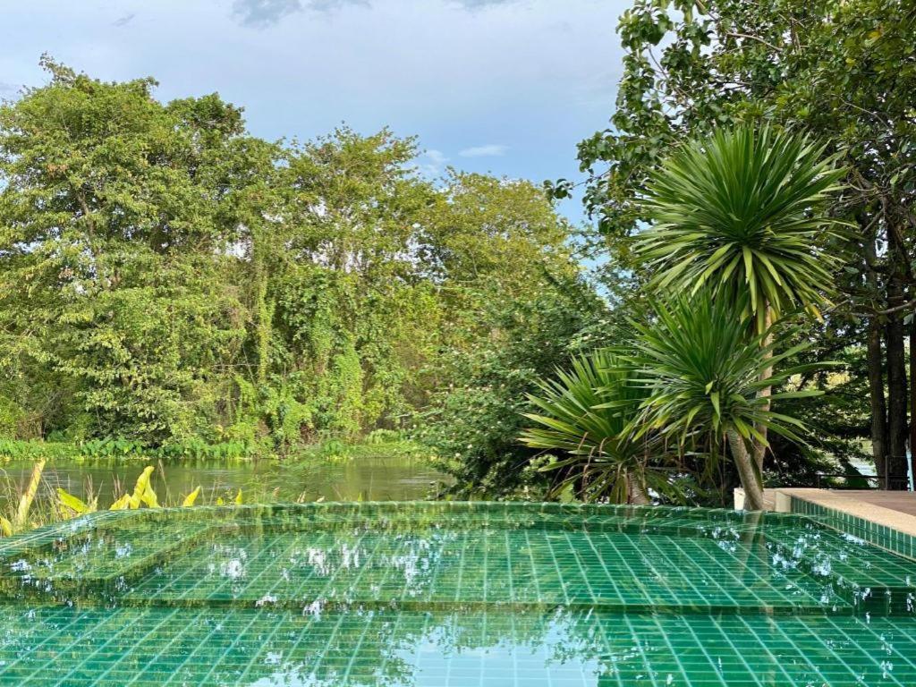 Ruen Maihom Riverside Cottage Kanchanaburi Bagian luar foto