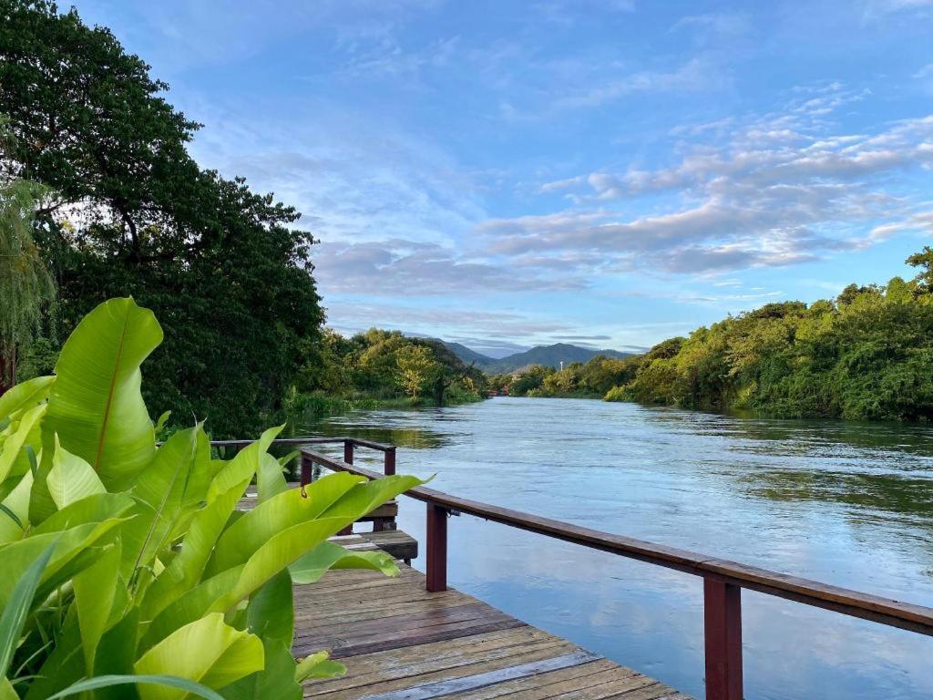 Ruen Maihom Riverside Cottage Kanchanaburi Bagian luar foto