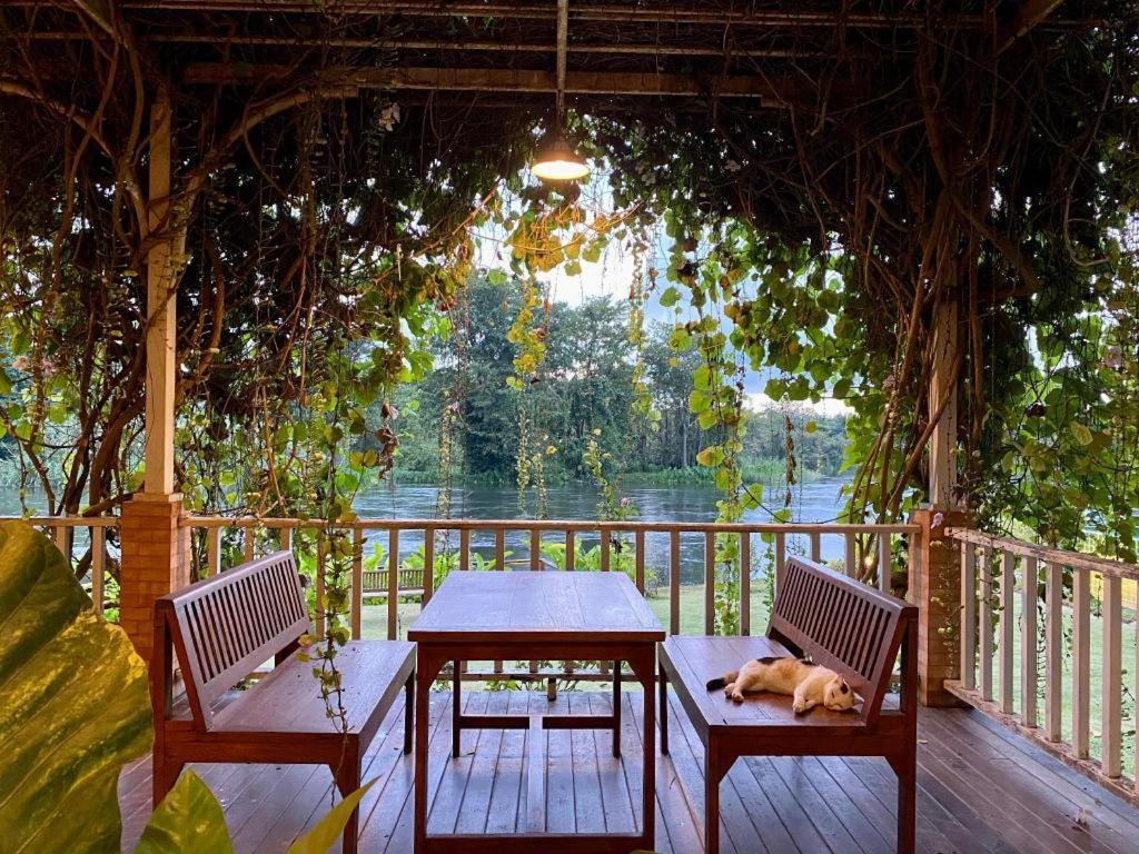 Ruen Maihom Riverside Cottage Kanchanaburi Bagian luar foto