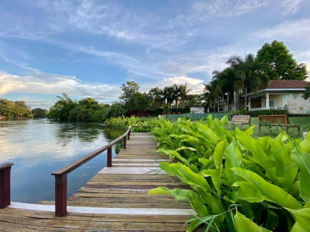 Ruen Maihom Riverside Cottage Kanchanaburi Bagian luar foto