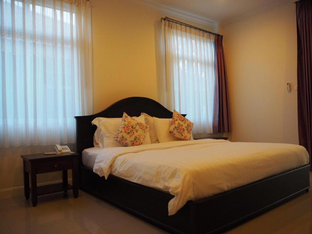 Ruen Maihom Riverside Cottage Kanchanaburi Bagian luar foto