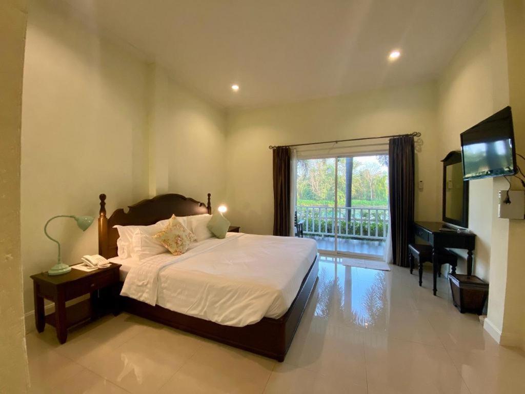 Ruen Maihom Riverside Cottage Kanchanaburi Bagian luar foto