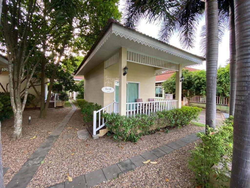 Ruen Maihom Riverside Cottage Kanchanaburi Bagian luar foto