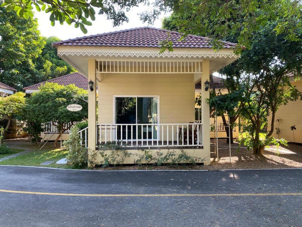 Ruen Maihom Riverside Cottage Kanchanaburi Bagian luar foto