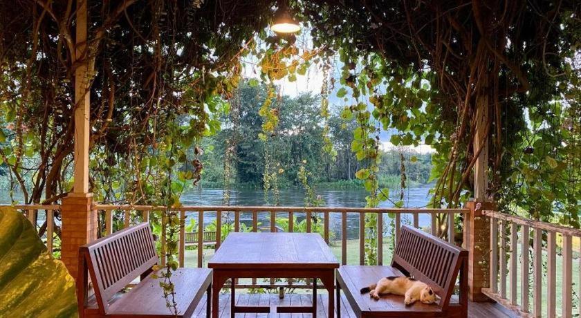 Ruen Maihom Riverside Cottage Kanchanaburi Bagian luar foto