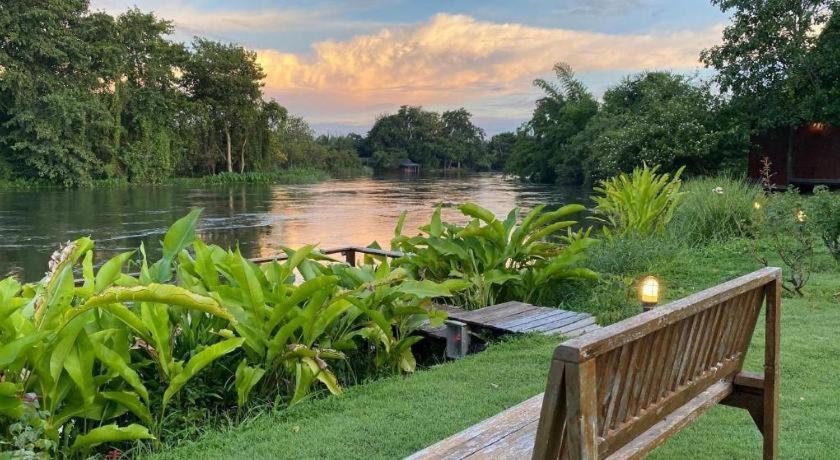 Ruen Maihom Riverside Cottage Kanchanaburi Bagian luar foto