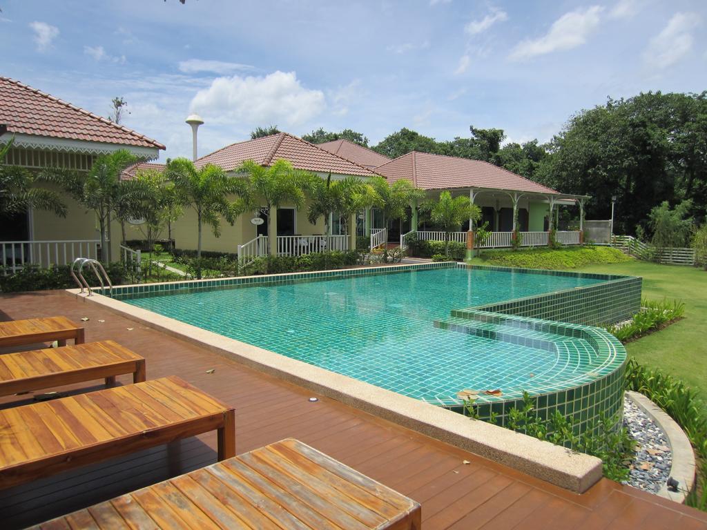 Ruen Maihom Riverside Cottage Kanchanaburi Bagian luar foto